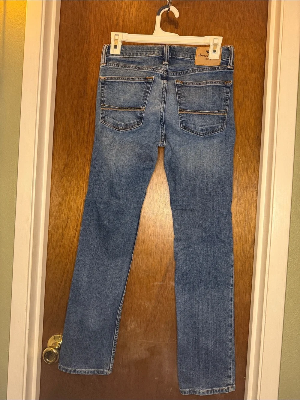 Abercrombie & Fitch Men’s Medium Wash Straight Jeans